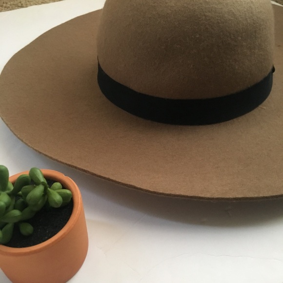 Accessories - Floppy Hat